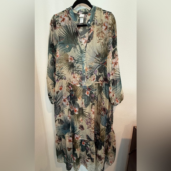 H&M wide-cut flowy chiffon dress in jungle floral 6 - Picture 1 of 11